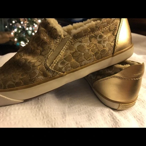 Coach fur-lined deck shoes 8B pretty gold & silver Cs. - Picture 9 of 9